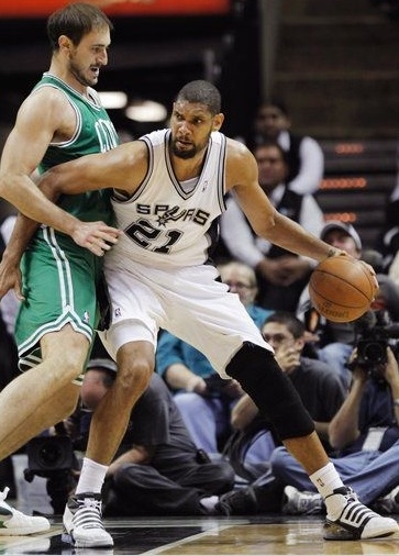 两人曾在与 两人曾在与